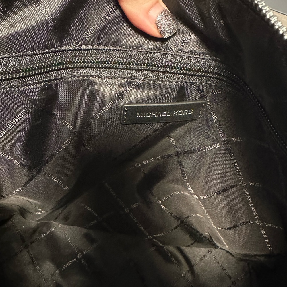 Black Michael Kors Jet‎ Set Tote - Picture 9 of 9